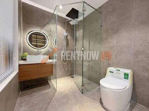 Spacious 3-storey house for rent on Le Dinh Ly street, Da Nang