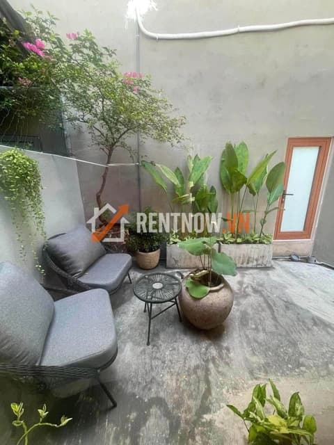 Cho thuê nhà phố mới 2 phòng ngủ, có sân vườn tại đường Lê Văn Thứ, Sơn Trà