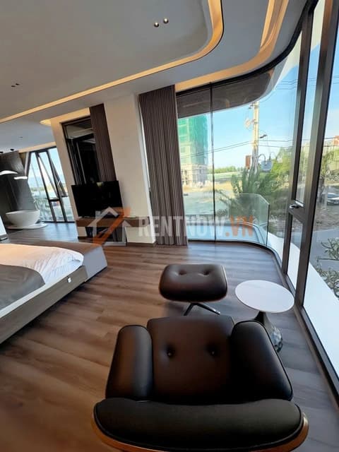 Luxury villa for rent, corner unit on Tran Quoc Hoan street, pool, near beach