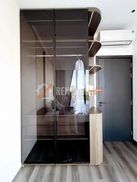 Luxury villa for rent, corner unit on Tran Quoc Hoan street, pool, near beach