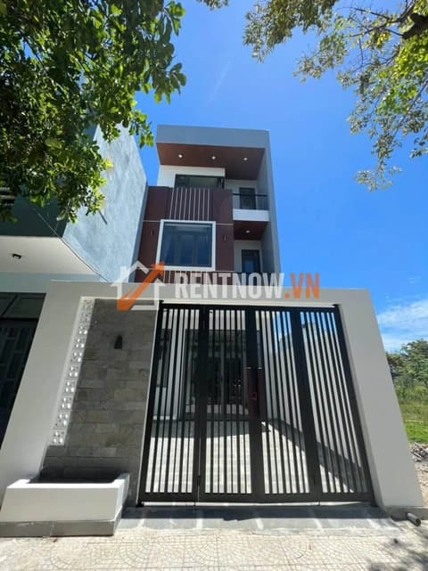 Cho thuê nhà nguyên căn 3 tầng Trần Kim Xuyến, Ngũ Hành Sơn, 3 phòng ngủ, có sân ô tô