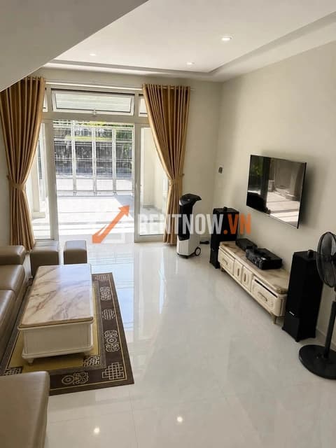 Cho thuê nhà nguyên căn 2 tầng 4 phòng ngủ đường Đặng Vũ Hỷ, Sơn Trà, gần biển Mỹ Khê