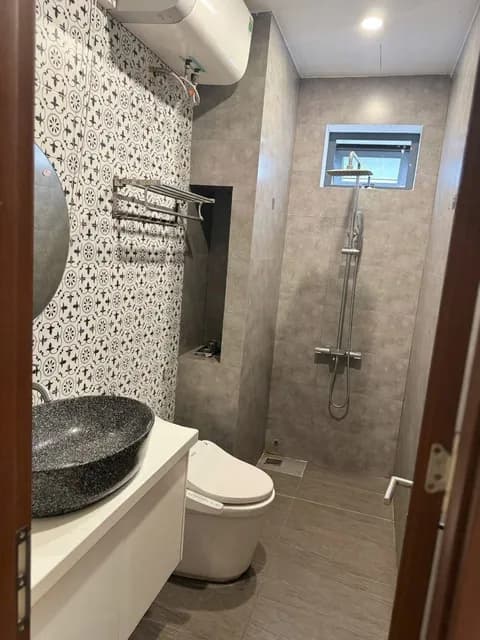 Cho thuê nhà 4 tầng đường Nguyễn Mậu Tài, Hòa Xuân, phù hợp kinh doanh và văn phòng