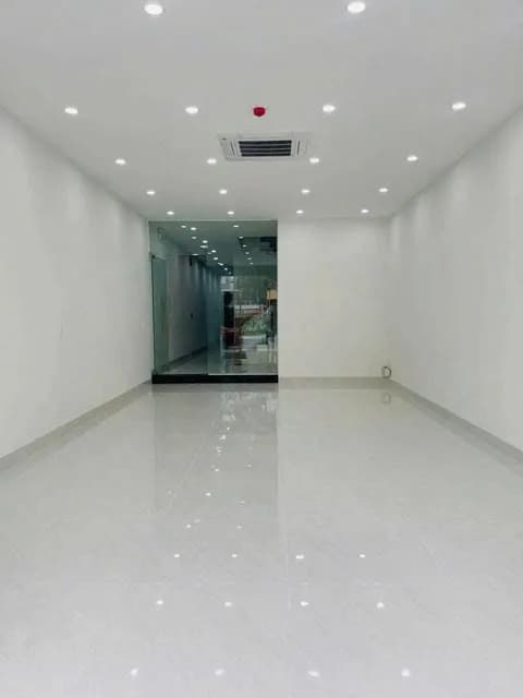 Cho thuê nhà 4 tầng mặt tiền đường Nguyễn Phước Lan, Hòa Xuân, Cẩm Lệ - Nhận diện thương hiệu tốt