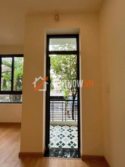 Cho thuê nhà nguyên căn 2 tầng mặt tiền Hoàng Xuân Nhị, Hải Châu, 3 phòng ngủ