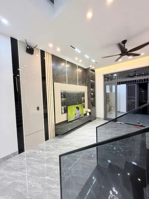 2-Story House for Rent near Nguyen Tri Phuong Bridge, 3 Bedrooms, Fully Furnished