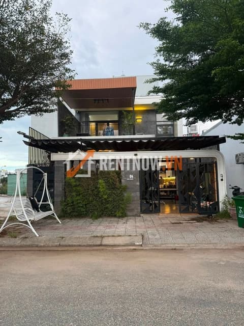 Cho thuê biệt thự 2 tầng tại Nam Hòa Xuân, Ngũ Hành Sơn, 5 phòng ngủ, đầy đủ nội thất