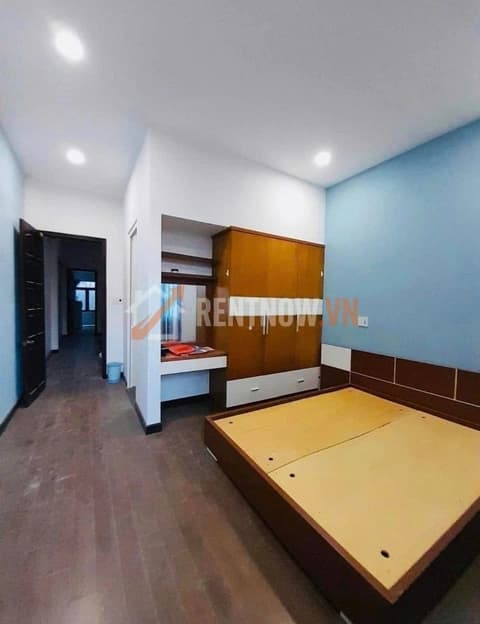 Cho thuê nhà 3 tầng mặt tiền đường Lê Anh Xuân, Hải Châu, đầy đủ nội thất
