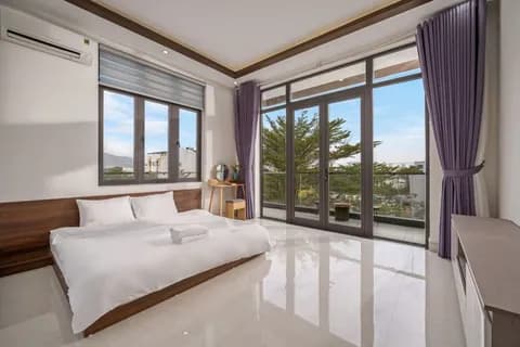 Modern 6-bedroom villa with private pool for rent on Nguyen Dinh Hoan, Son Tra