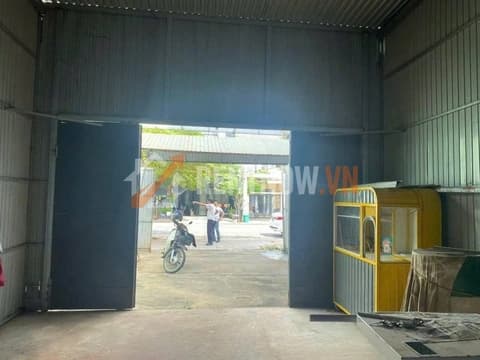 Warehouse or shop for rent on Mai Chi Tho street, Hoa Xuan, 100m2
